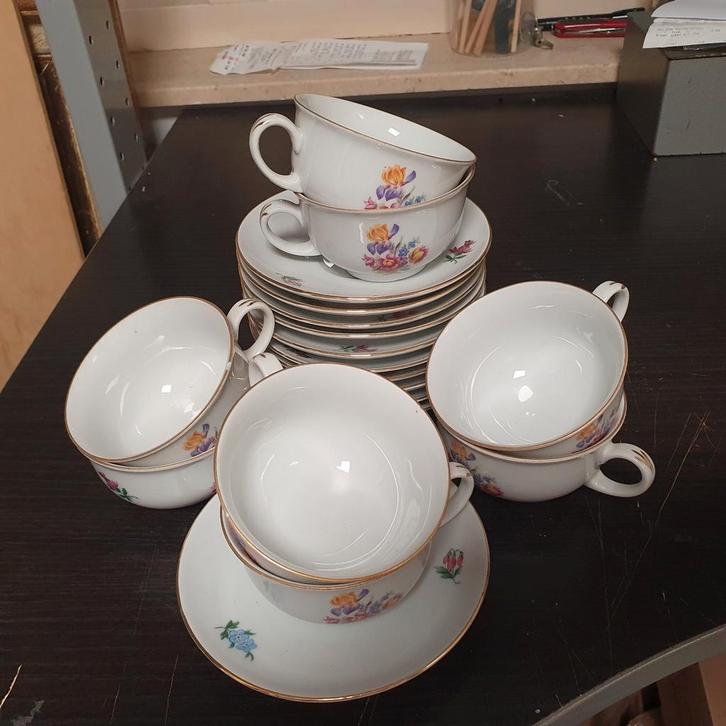 Set van 8 brocante theekopjes met 11 schoteltjes, Antiek en Kunst, Curiosa en Brocante, Ophalen of Verzenden