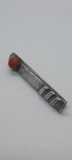 Antieke zilveren broche bloedkoraal., 4 tot 7 cm, Gebruikt, Ophalen of Verzenden, Met edelsteen