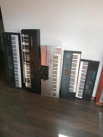 Piano s synth s keyboards of inruil  beschikbaar voor biedingen
