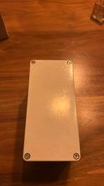 2 polyester behuizingen van het merk Rose., Ophalen of Verzenden, Nieuw, Overige typen, Minder dan 35 cm