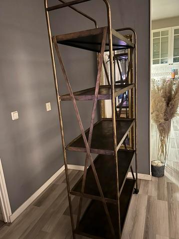 Open kast op wieltjes 