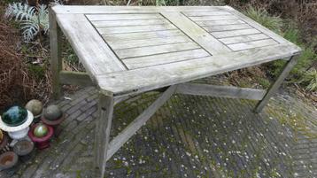 Vintage Teakhout Tuintafel  beschikbaar voor biedingen