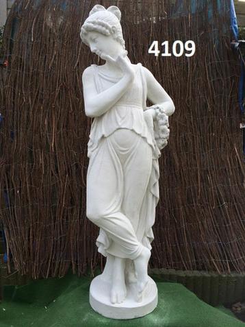Flora. beschikbaar voor biedingen