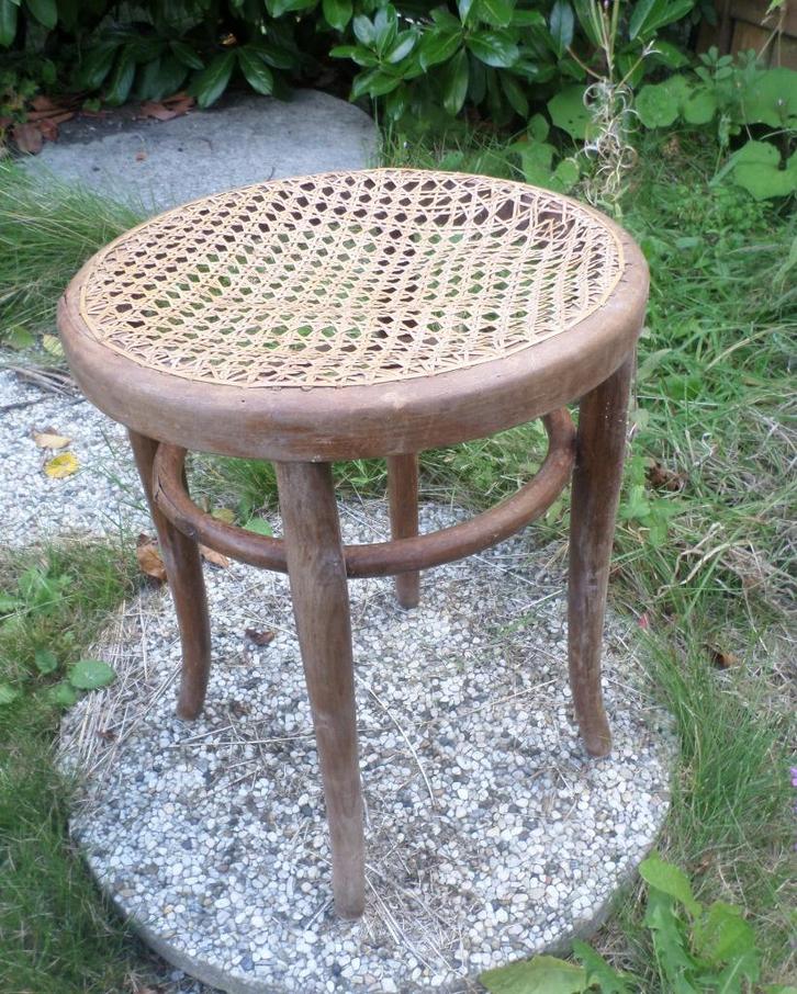 Antiek Thonet stijl krukje om op te knappen., Antiek en Kunst, Antiek | Meubels | Stoelen en Banken, Ophalen