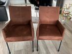 Set van 2 Bruine/Cognac nubuck Stoelen, prachtig materiaal, Huis en Inrichting, Stoelen, Ophalen, Twee, Bruin, Zo goed als nieuw