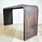 Industriële geklinknagelde tafel, Ophalen