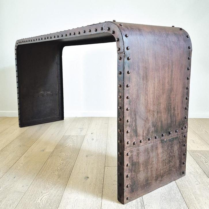 Industriële geklinknagelde tafel, Antiek en Kunst, Antiek | Meubels | Tafels, Ophalen