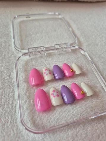 Press on nails beschikbaar voor biedingen