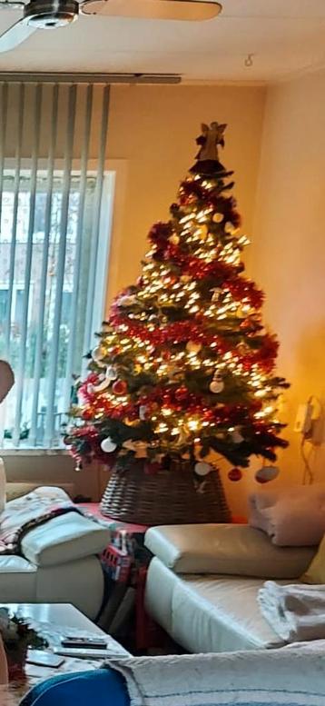 Kunst kerstboom beschikbaar voor biedingen