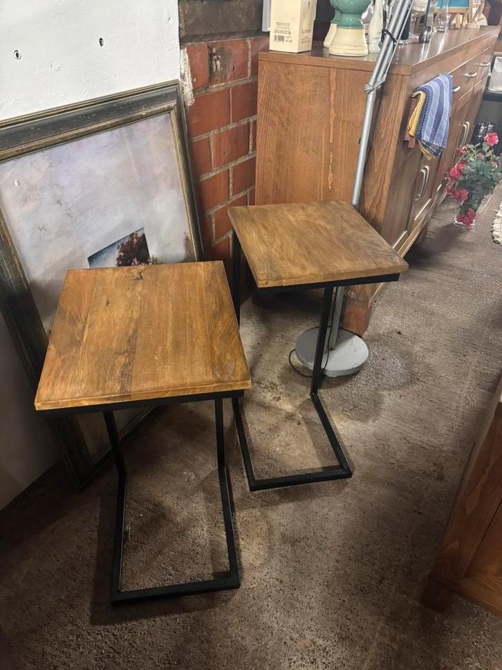 2 tijdloze bijzettafeltjes, Huis en Inrichting, Stoelen, Zo goed als nieuw, Eén, Ophalen