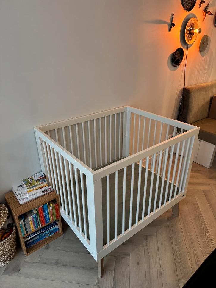 Kidsmill box met matras en passende hoezen, Kinderen en Baby's, Boxen, Gebruikt, Ophalen