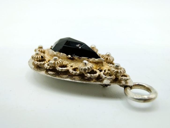 Zilveren rouwhanger met git, klederdracht, Sieraden, Tassen en Uiterlijk, Antieke sieraden, Hanger, Zilver, Verzenden