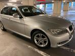 BMW 3-Serie E90 I 318 105KW 2010 Grijs, Zwart, Alcantara, Origineel Nederlands, Handgeschakeld
