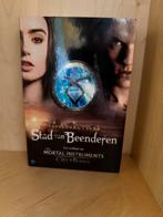 Stad van beenderen - cassandra clare, Ophalen of Verzenden, Zo goed als nieuw
