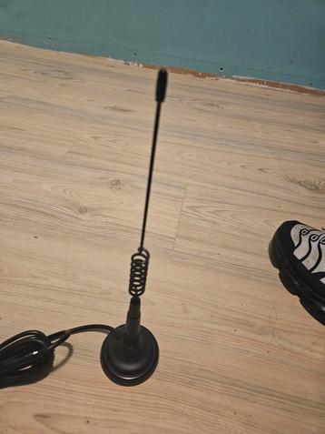 27 MC Antenne met Magneetvoet beschikbaar voor biedingen