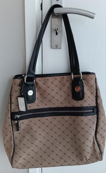 tommy hilfiger beschikbaar voor biedingen