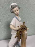 Prachtig porseleinen beeld Vintage 1985 NAO Lladro zeil boy, Verzamelen, Beelden en Beeldjes, Ophalen of Verzenden, Zo goed als nieuw