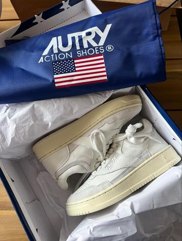 Autry Open Mid Sneakers Maat 36 - Zo goed als nieuw! beschikbaar voor biedingen