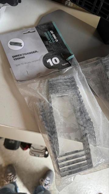 Metal stud directhangers 15st beschikbaar voor biedingen