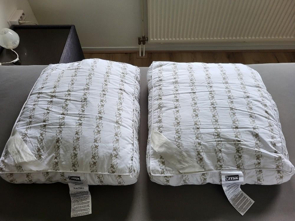 2 Kussens synthetisch dons 1000gr. 50x60x10, Gebruikt, Wit, Tweepersoons, Ophalen of Verzenden