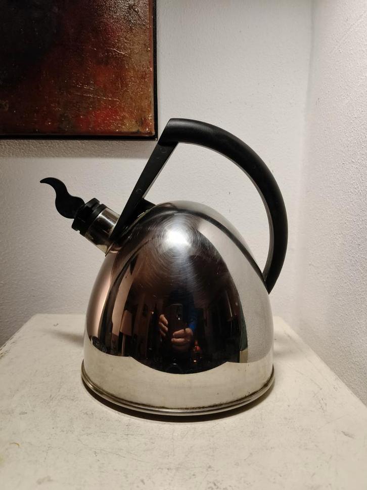 2864 Vintage design  80s Postmoderne Fluitketel - Design RVS, Huis en Inrichting, Keuken | Keukenbenodigdheden, Gebruikt, Ophalen of Verzenden