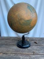 Hele oude vintage globe met bakeliet voetstuk, Huis en Inrichting, Woonaccessoires | Wereldbollen, Ophalen, Zo goed als nieuw