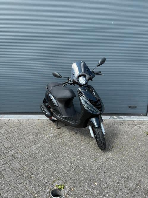 Piaggio Zip iget 2021 Brom!, Fietsen en Brommers, Scooters | Piaggio, Zo goed als nieuw, Zip, Maximaal 45 km/u, Benzine, Ophalen of Verzenden