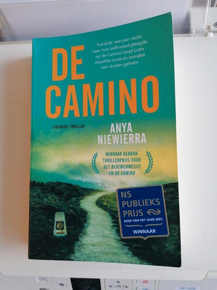 Anya Niewierra - De Camino, Boeken, Thrillers, Gelezen, Nederland, Ophalen of Verzenden