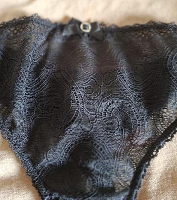Nieuw een nieuwe zwarte string met kant / met kaartje maat S beschikbaar voor biedingen