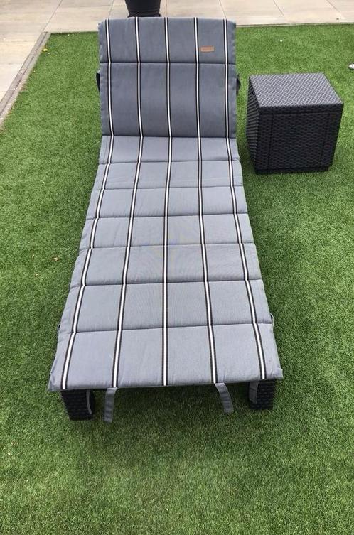 Allibert ligbed met tafeltje en kussen van madison, Tuin en Terras, Ligbedden, Gebruikt, Kunststof, Inklapbaar, Ophalen