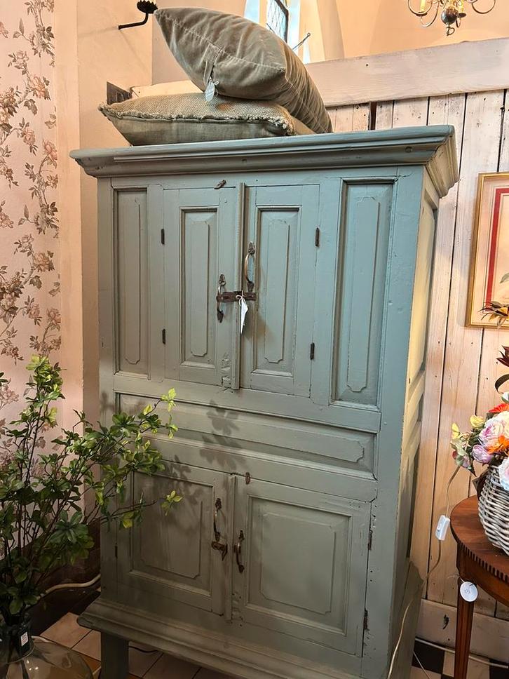 Antieke kast uit frankrijk, kleur Olive, landelijk wonen, Antiek en Kunst, Antiek | Meubels | Kasten, Ophalen