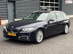 BMW 5-serie Touring 528i High Luxury Edition / PANO / TREKHA, Auto's, BMW, Automaat, Gebruikt, 4 cilinders, 2000 kg