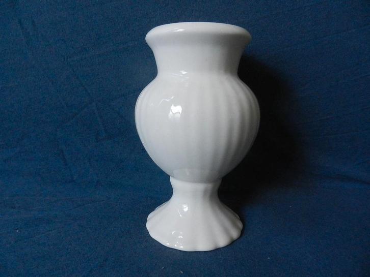 Witte geribde kalebas vaas Porceleyne Fles Delft h. 15,9 cm., Antiek en Kunst, Antiek | Keramiek en Aardewerk, Ophalen of Verzenden