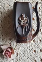 Tjechische bruine aardewerk tuitbeker, rozen , Karlovy Vary, Ophalen of Verzenden