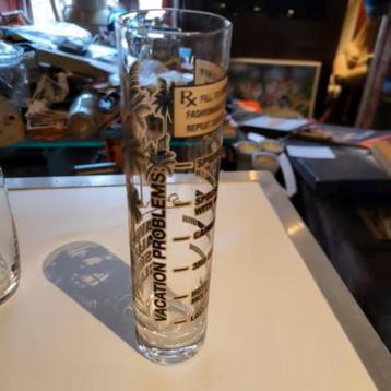 Diverse versierde glazen. beschikbaar voor biedingen