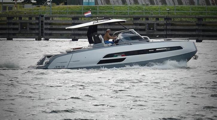 Invictus 320 GT met 2 x Mercruiser 270 pk diesel van 2024!, Watersport en Boten, Motorboten en Motorjachten, Zo goed als nieuw