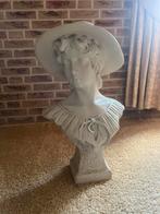 Borstbeeld/buste vrouw met hoed creme 60 hoog, Antiek en Kunst, Ophalen