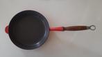Cousances - Le Creuset koekenpan 24 cm,, Huis en Inrichting, Keuken | Potten en Pannen, Gietijzer, Ophalen of Verzenden, Zo goed als nieuw