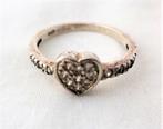 Zilveren ring hartje met heldere steentjes (7861), Nieuw, 18 tot 19, Ophalen of Verzenden, Dame