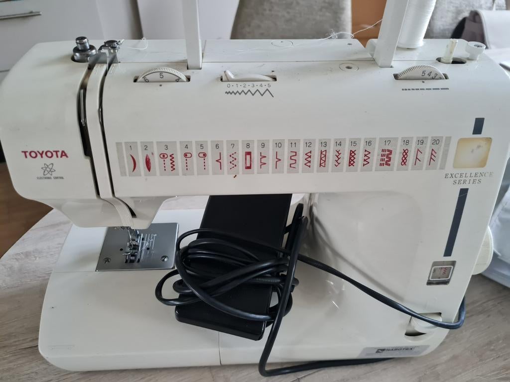 Toyota Naaimachine, Hobby en Vrije tijd, Naaimachines en Toebehoren, Ophalen, Gebruikt, Naaimachine, Overige merken