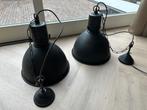 2 zwarte metalen hanglampen, Huis en Inrichting, Lampen | Hanglampen, Ophalen, Zo goed als nieuw, Metaal, Minder dan 50 cm