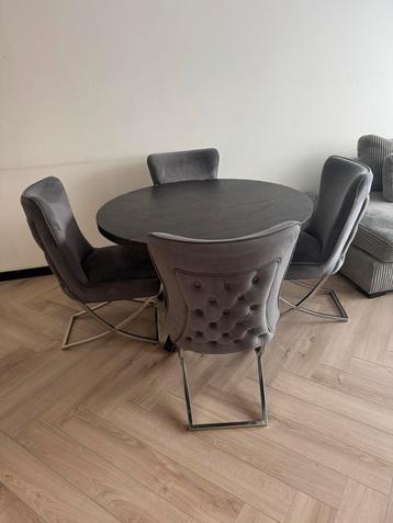 KOOPJE Stoelen en eettafel DIRECT OPHALEN beschikbaar voor biedingen