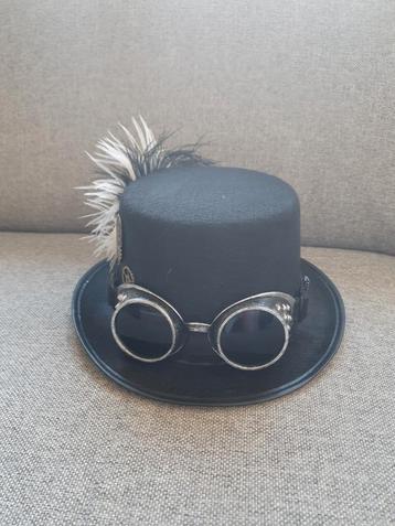 Vintage cosplay hoed met bril. Alleen ophalen beschikbaar voor biedingen
