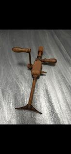 Antieke handboor, Ophalen