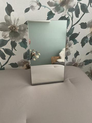 Mooie 🌼Ikea Tysnes/ tafel - make up spiegel / beschikbaar voor biedingen