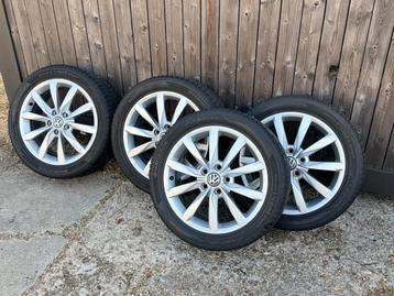 Volkswagen Golf Winterset 17 inch Dijon Winterbanden Caddy beschikbaar voor biedingen