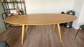 Ovalen tafel, 2.20 x 1.00 beschikbaar voor biedingen