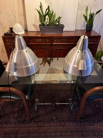 Twee metalen hanglampen  beschikbaar voor biedingen
