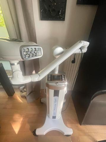 Professionele LED Robot Tandenbleeklamp beschikbaar voor biedingen