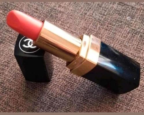 Matte oranjerode Chanel lipstick rouge podium 20, Sieraden, Tassen en Uiterlijk, Uiterlijk | Cosmetica en Make-up, Zo goed als nieuw